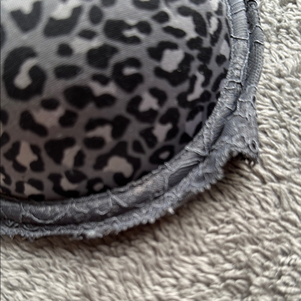 Victoria's Secret Gray and Black Molded Cup Bra - Picture 3 of 6